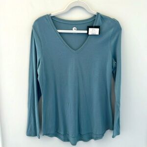 Size L V-neck long sleeve shirt